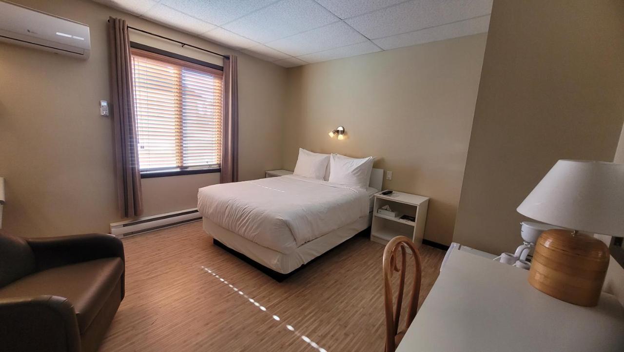 Hotel Aquamer Carleton-sur-Mer Екстериор снимка