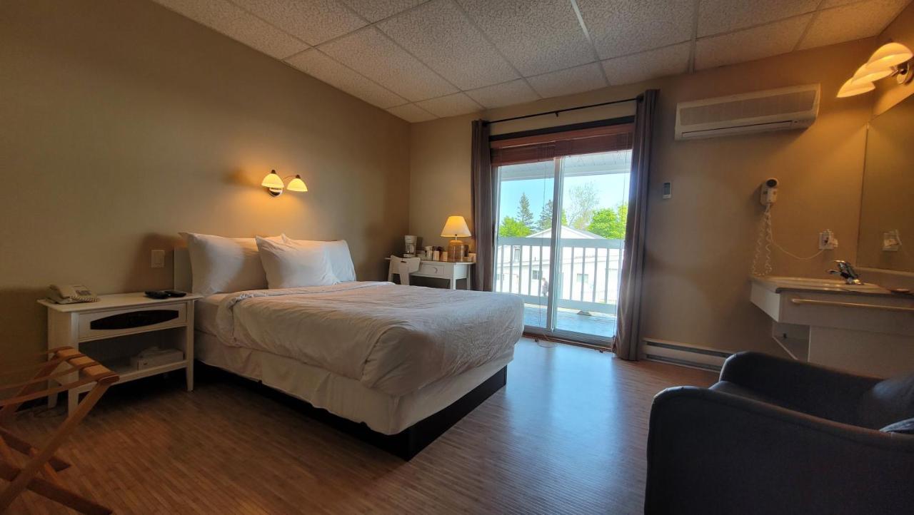 Hotel Aquamer Carleton-sur-Mer Екстериор снимка